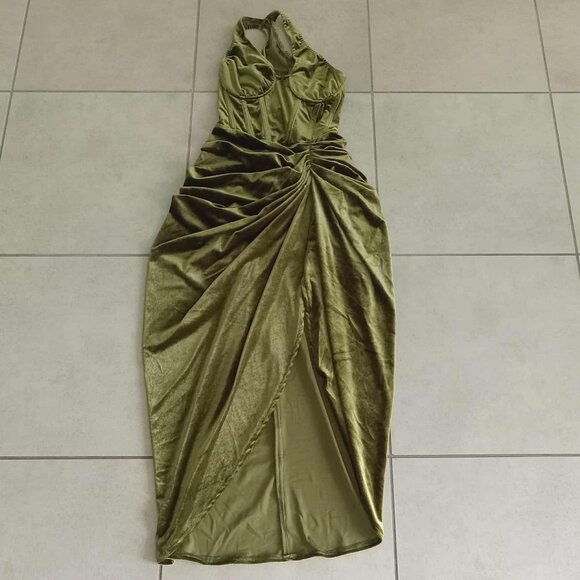 Pretty Little Thing Velvet One Shoulder Corset & Ruched Skirt Midi Dress - Picture 2 of 10